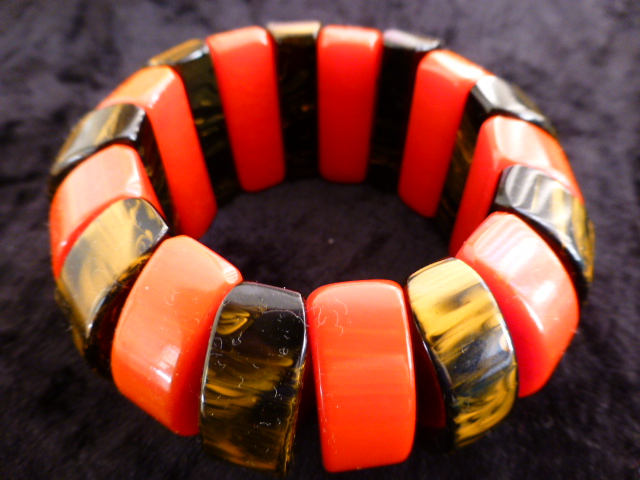 Plastic Fantastic: Bakelite, Celluloid, & Vintage Plastic Jewelry