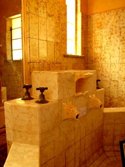 Art Deco bathroom in Leura