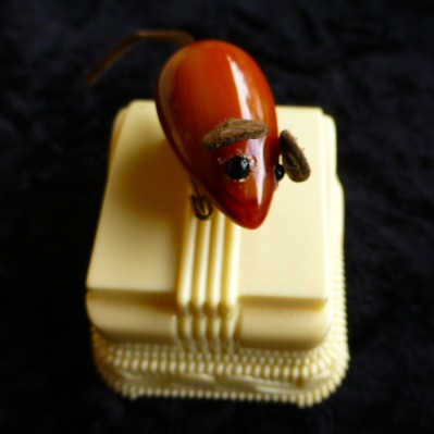 Bakelite Mouse Pin on Ring Box