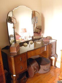 vintage dressing table and hat boxes
