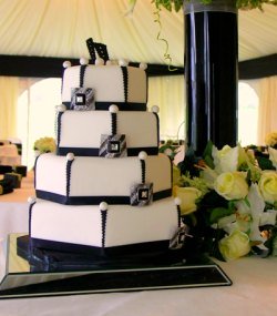 Black and White Art Deco wedding cake